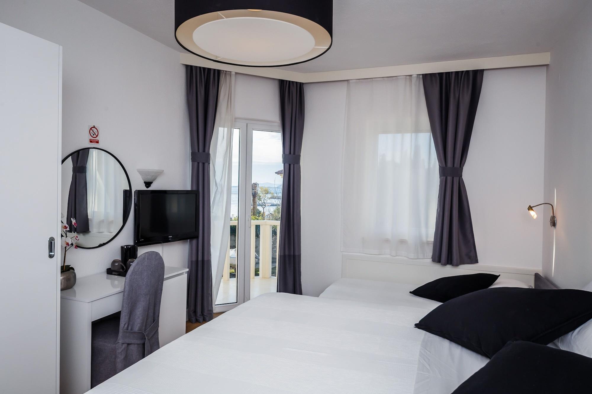 Hotel Villa Zarko Kaštel Stari Eksteriør billede