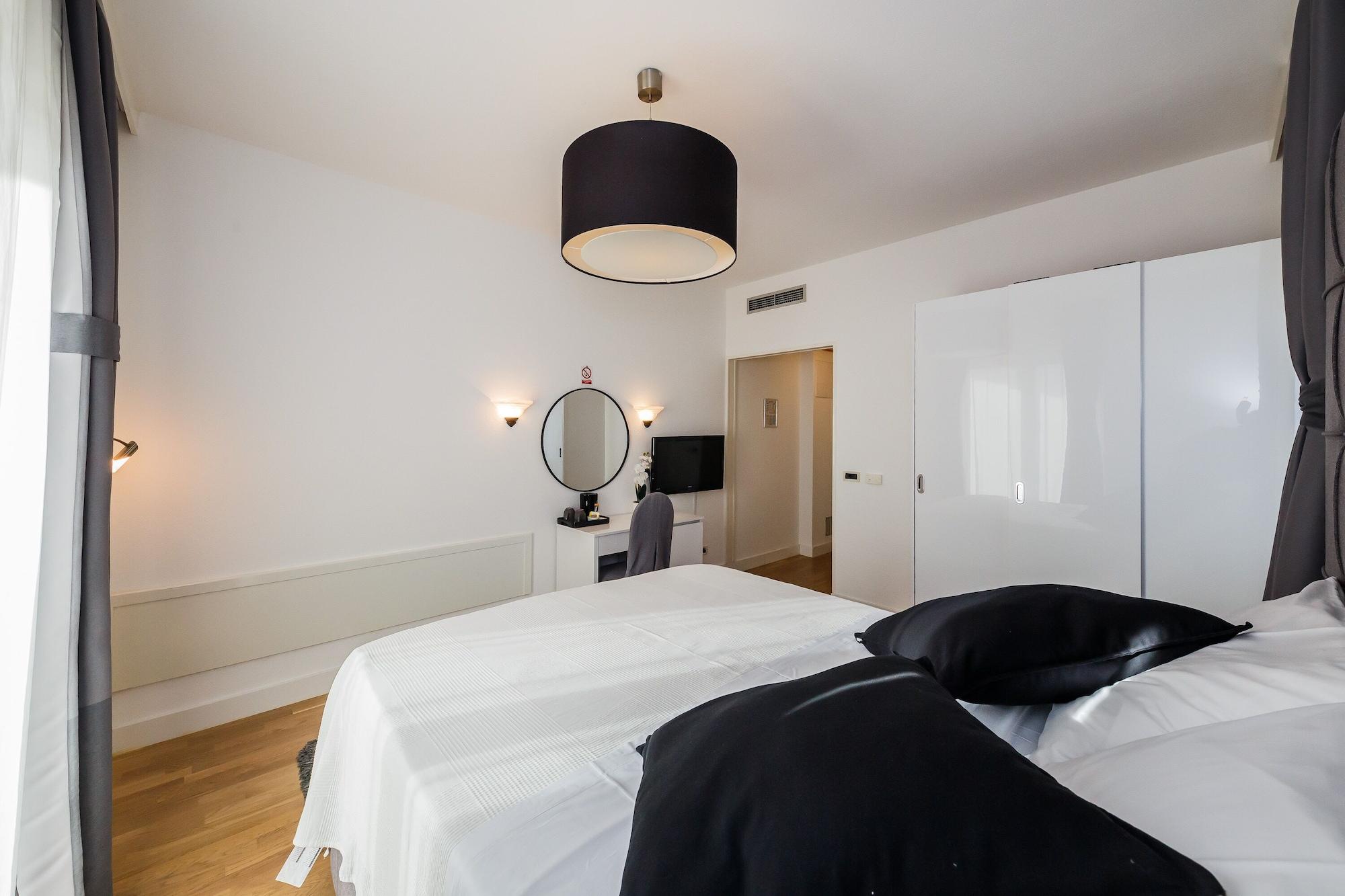 Hotel Villa Zarko Kaštel Stari Eksteriør billede
