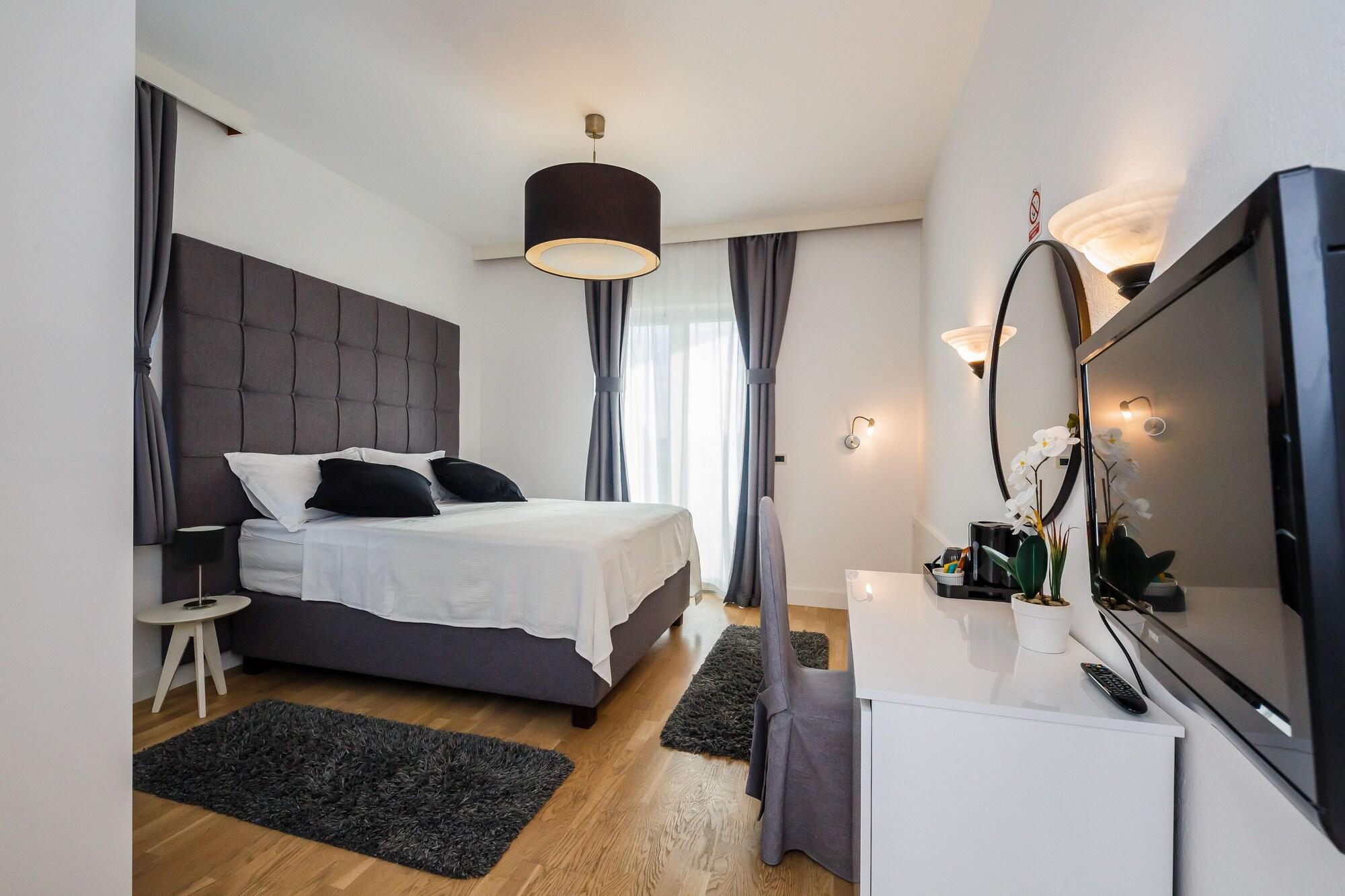 Hotel Villa Zarko Kaštel Stari Eksteriør billede
