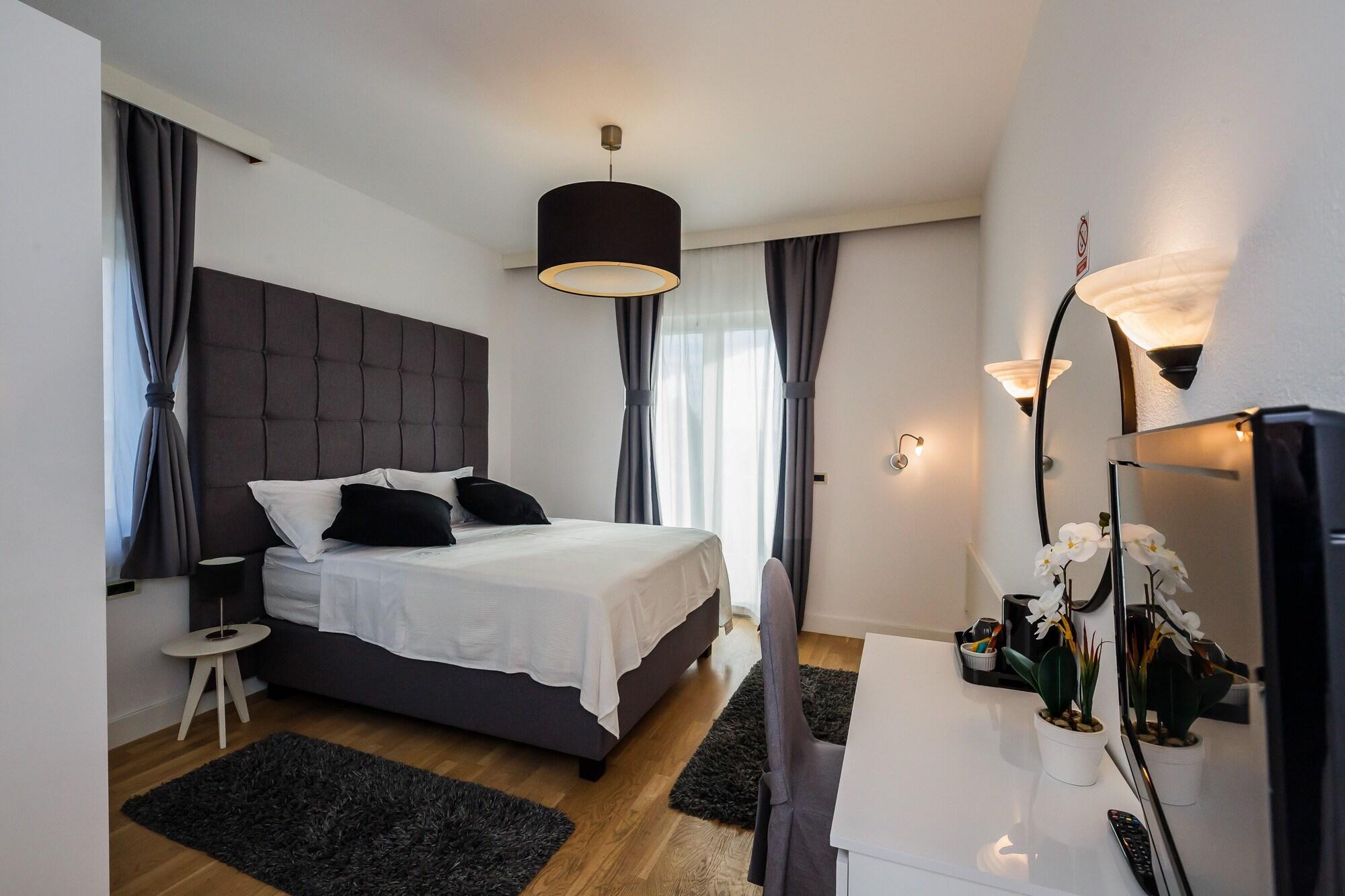 Hotel Villa Zarko Kaštel Stari Eksteriør billede
