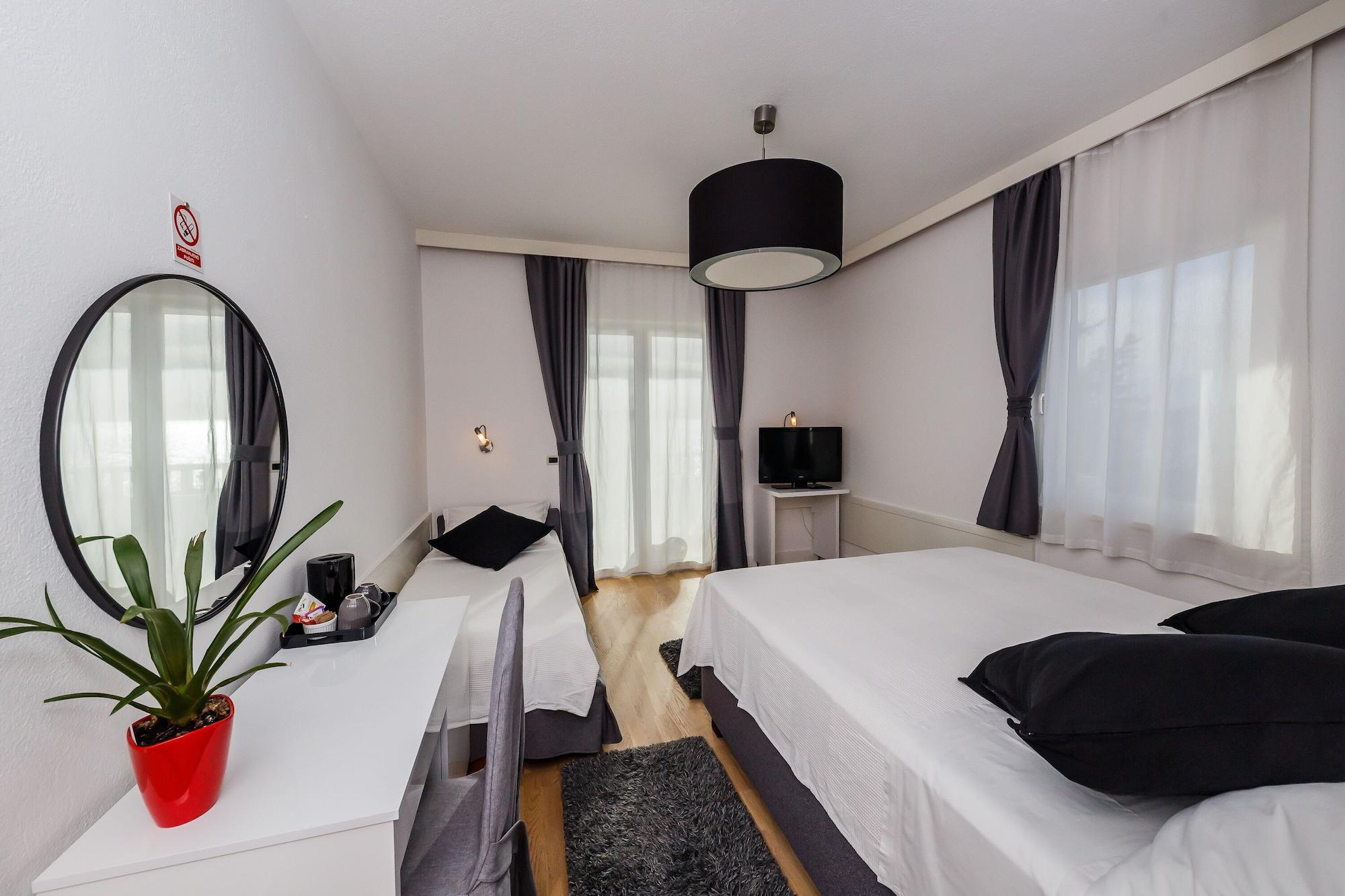 Hotel Villa Zarko Kaštel Stari Eksteriør billede