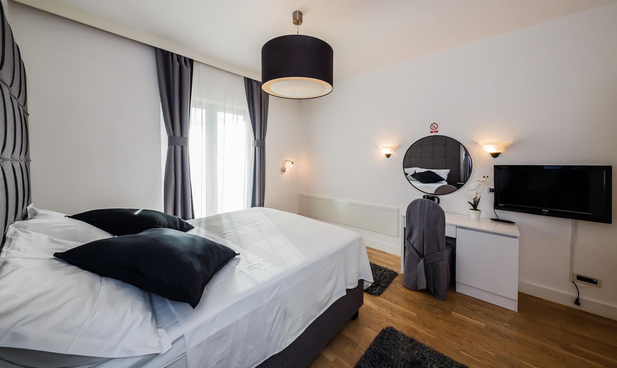 Hotel Villa Zarko Kaštel Stari Eksteriør billede