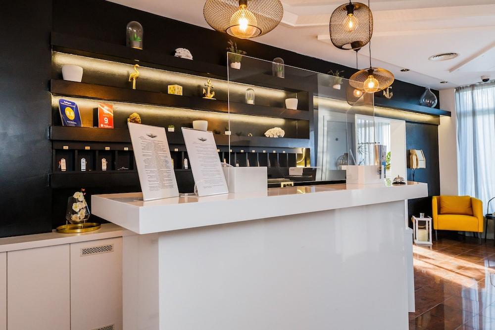 Hotel Villa Zarko Kaštel Stari Eksteriør billede