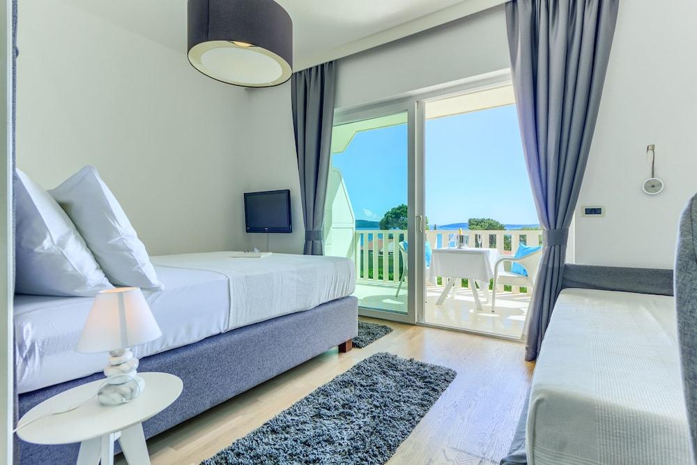 Hotel Villa Zarko Kaštel Stari Eksteriør billede