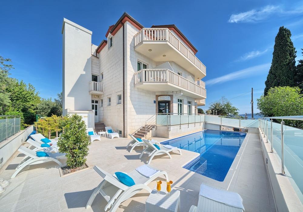 Hotel Villa Zarko Kaštel Stari Eksteriør billede