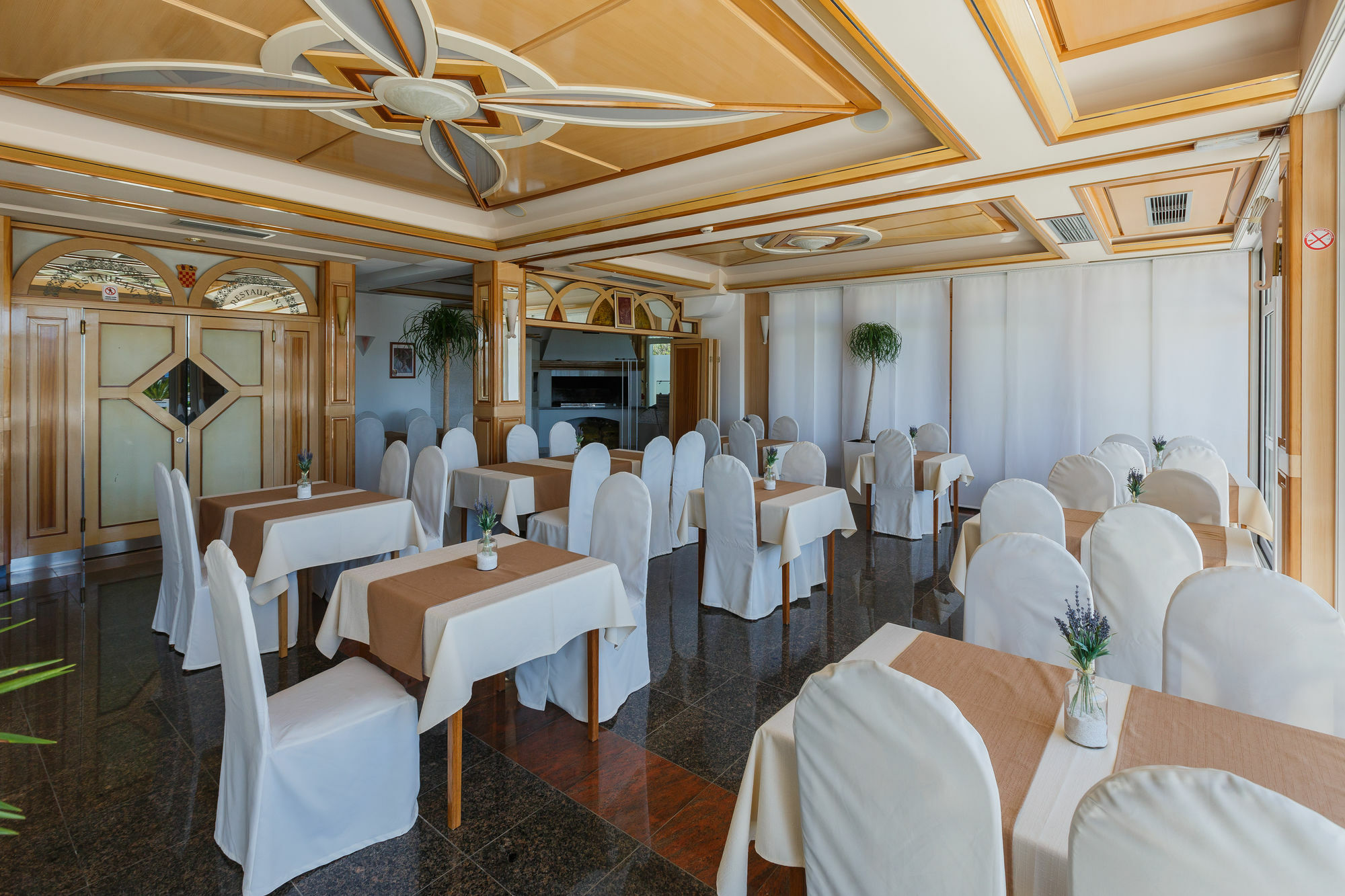 Hotel Villa Zarko Kaštel Stari Eksteriør billede