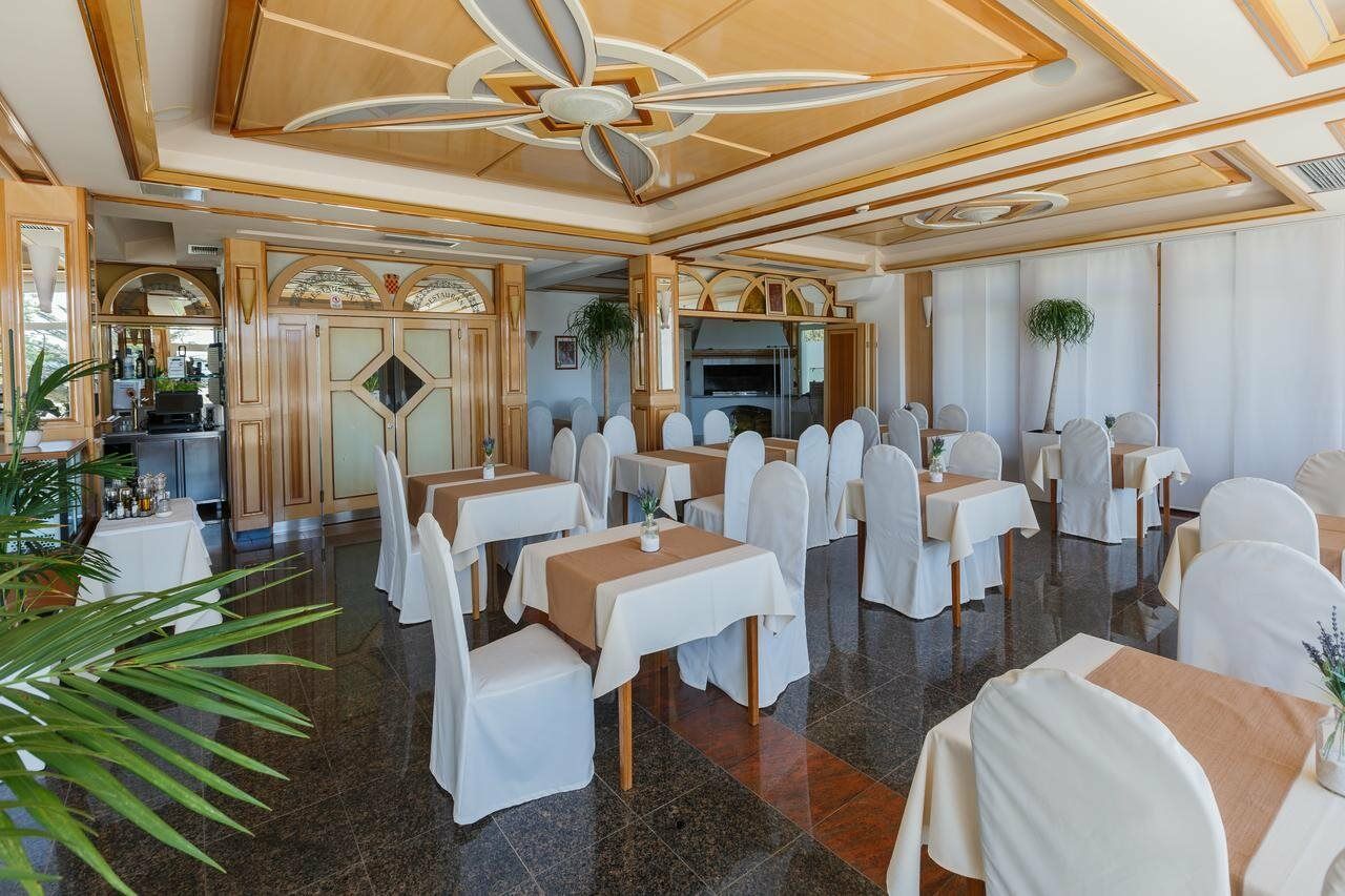 Hotel Villa Zarko Kaštel Stari Eksteriør billede