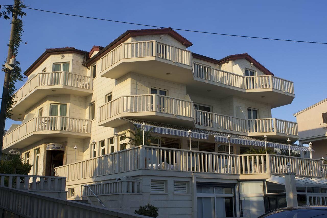 Hotel Villa Zarko Kaštel Stari Eksteriør billede